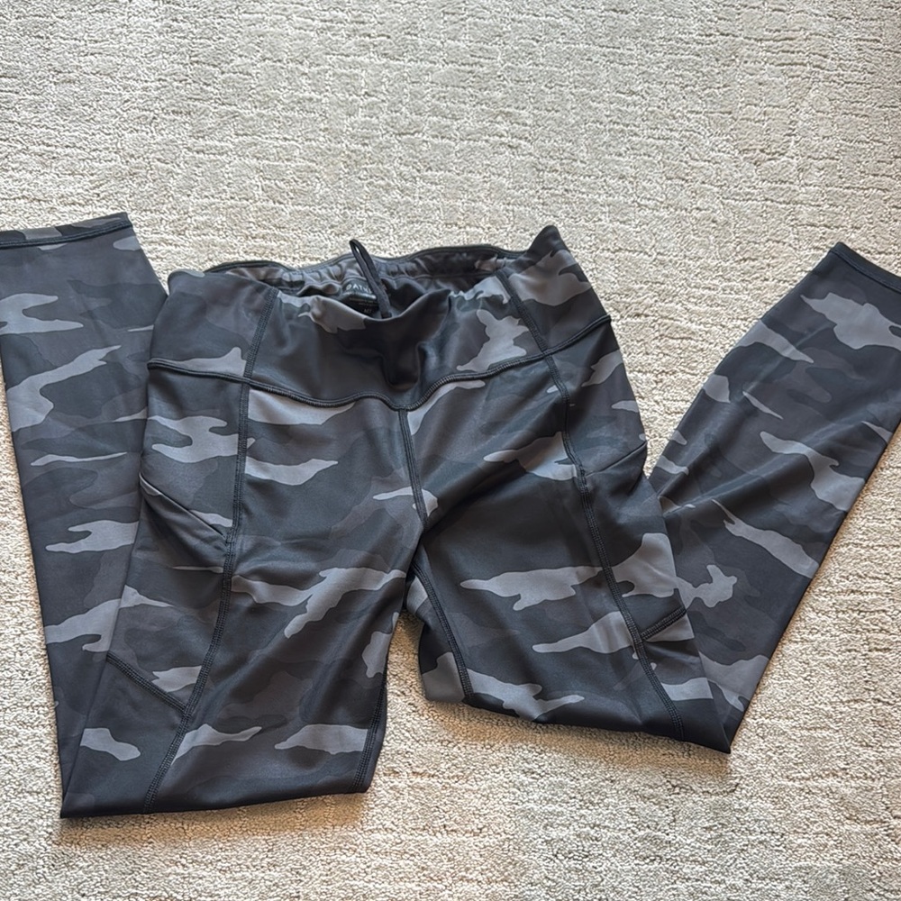 Athleta Camo Contender 7/8 Leggings - Black and Gray